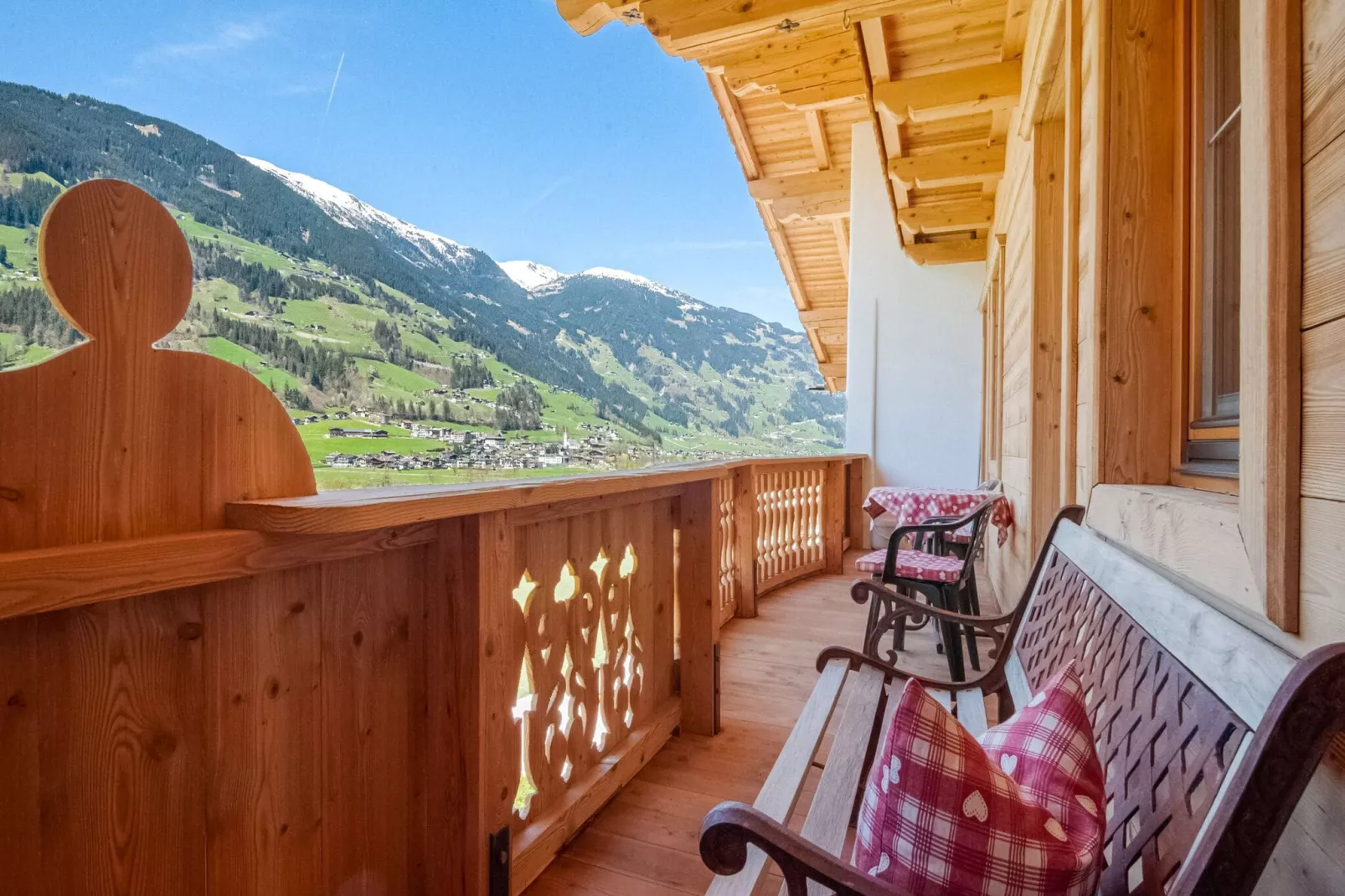 Apartment Zillertalblick-Terrassenbalkon