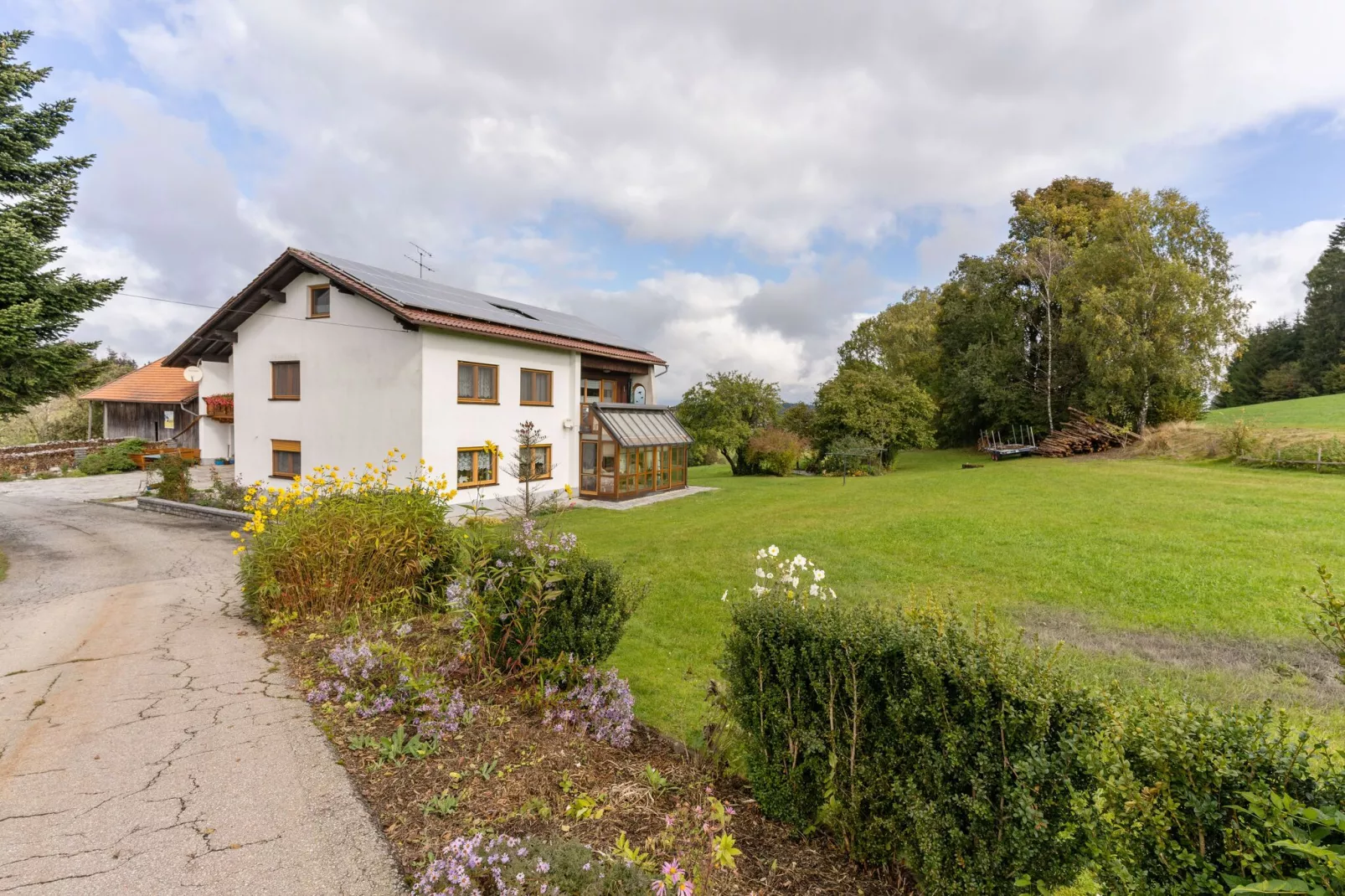 Gästehaus Kandlbinder-Gardens summer