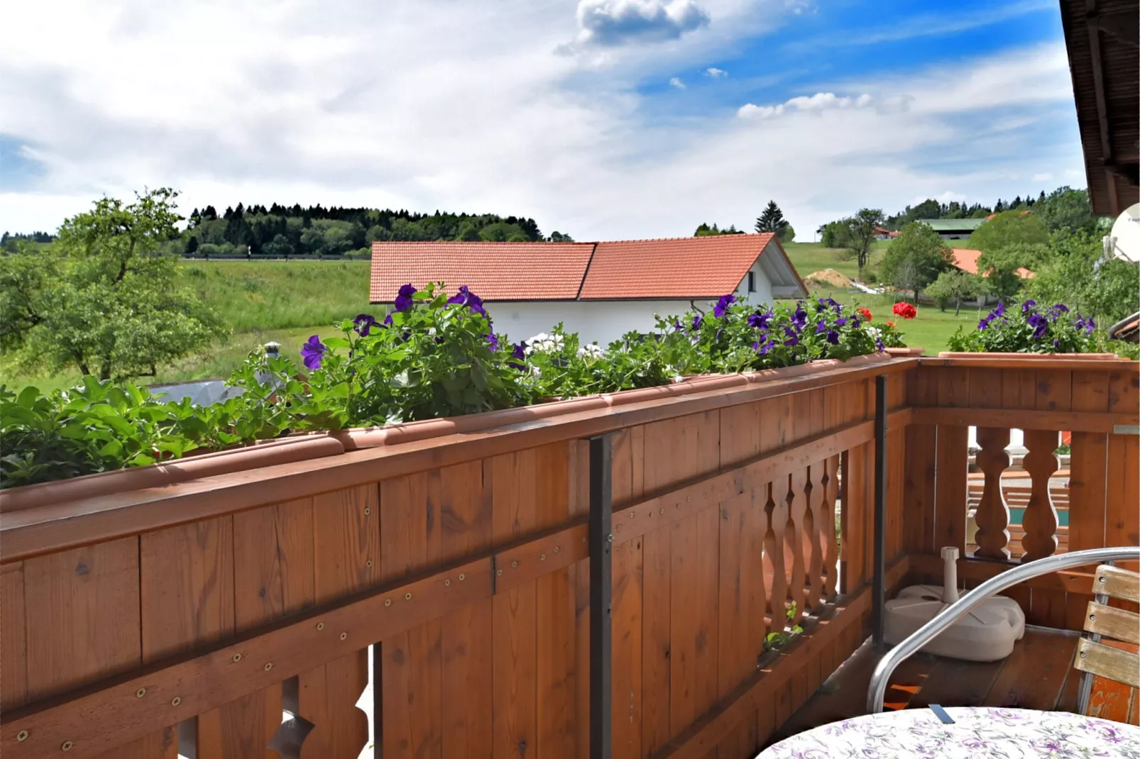 Gästehaus Kandlbinder-View in summer