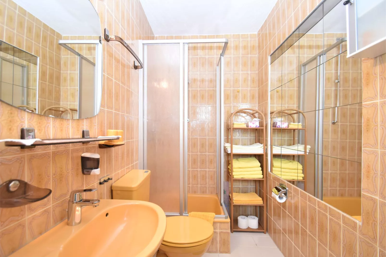 Gästehaus Kandlbinder-Bathroom