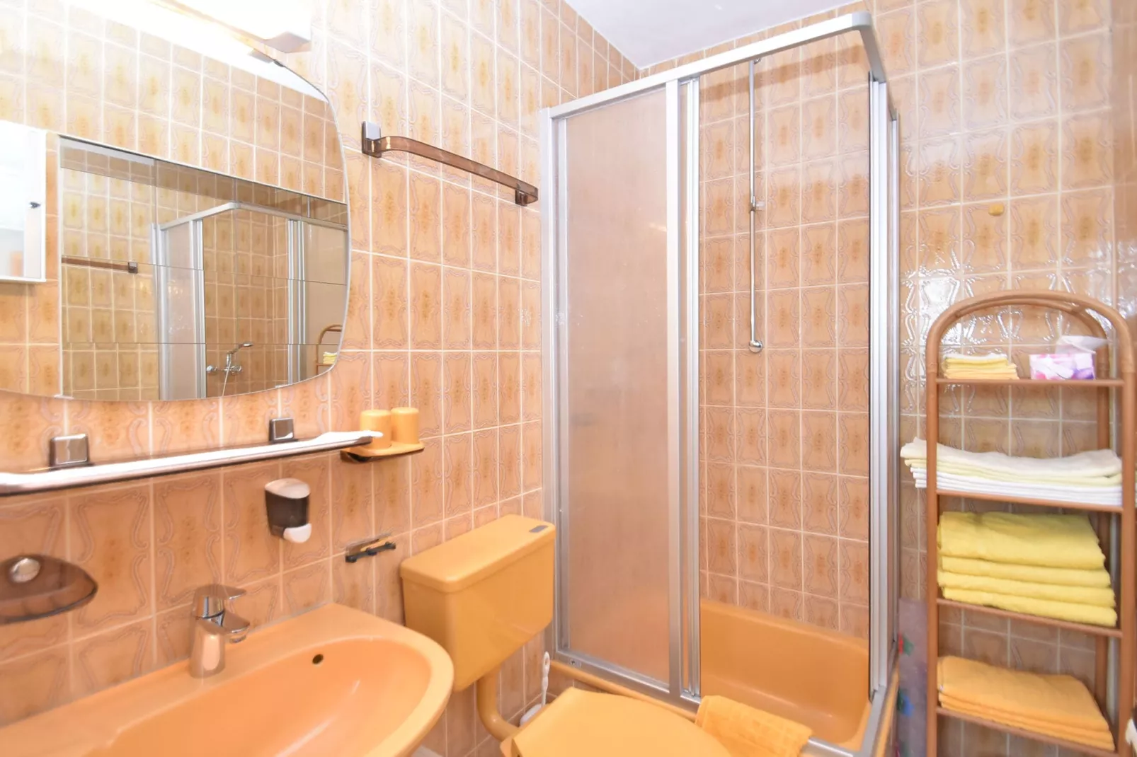 Gästehaus Kandlbinder-Bathroom
