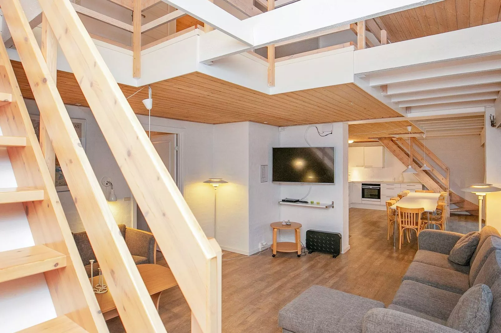 7 room,2 level,attached house-Indoor