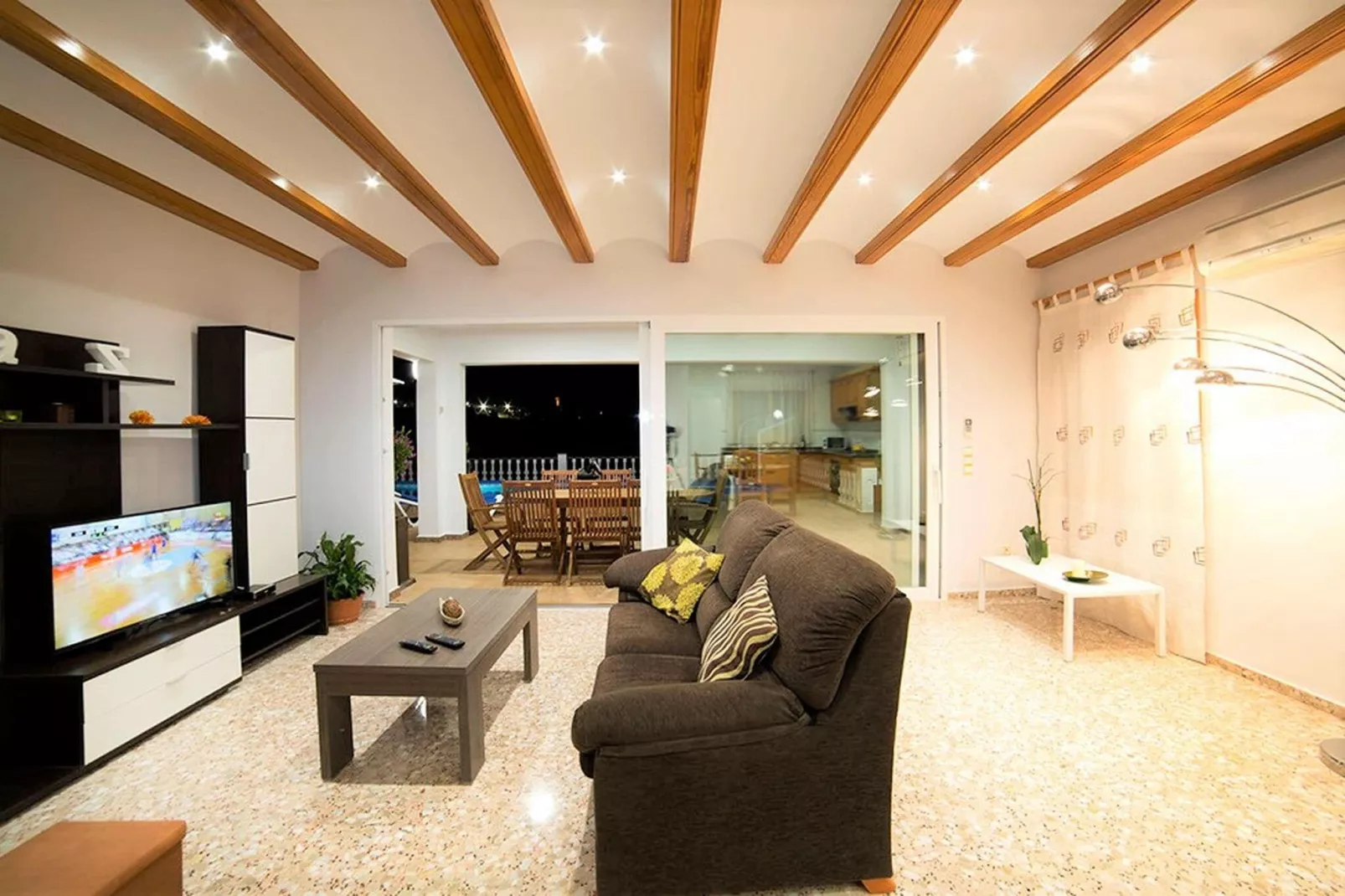 El Chalet de Lucía-Living room