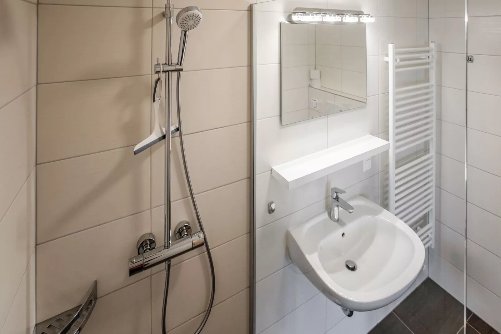 Haus Gatternighof-Bathroom