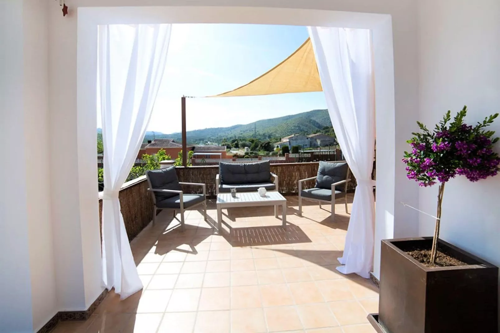 El Chalet de Lucía-Terrace balcony
