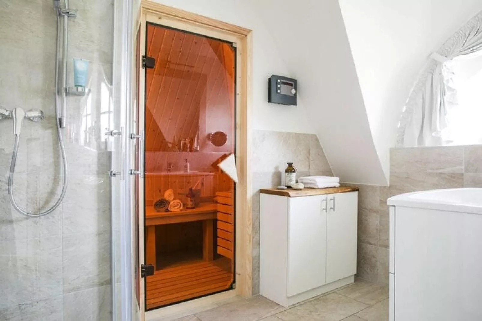 Haubenlerche 16-Bathroom