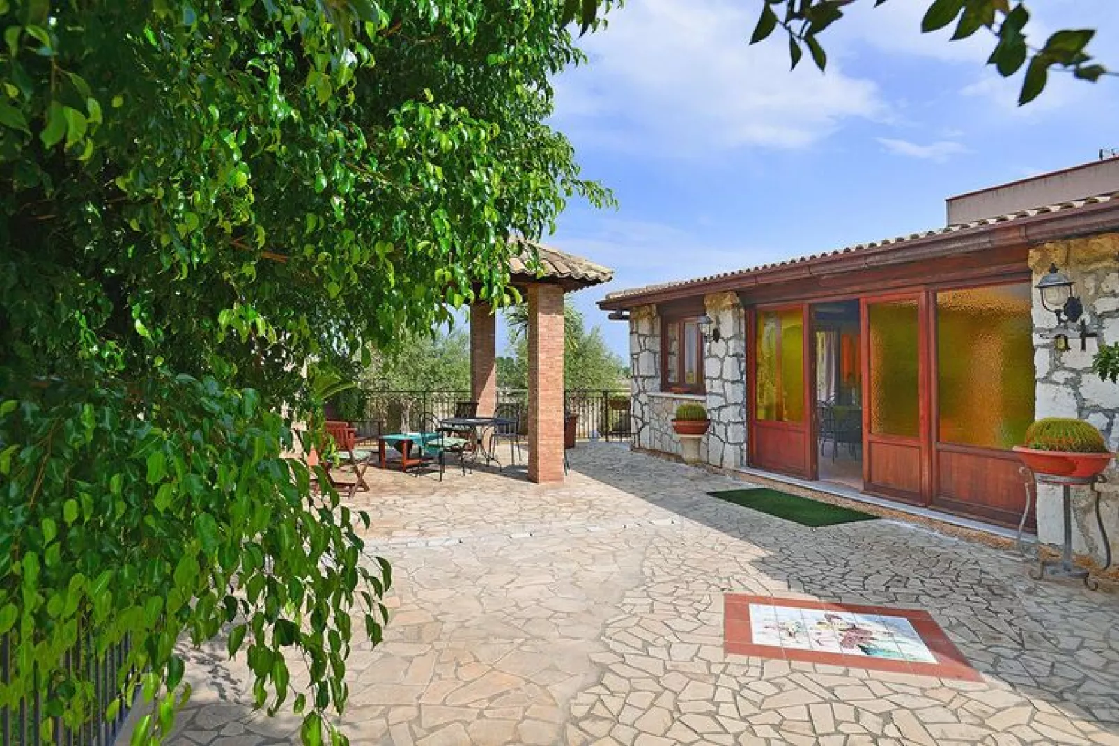 Ferienhaus Solarino-Villa Eureka-Außenbereich Sommer