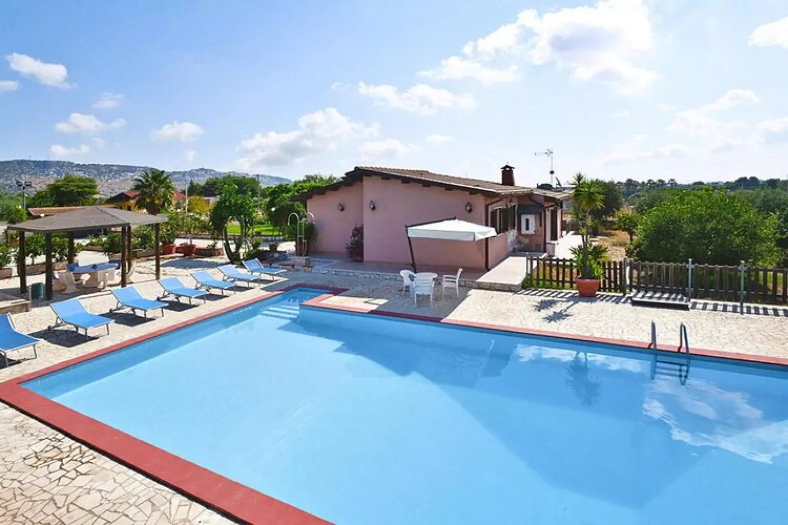 Ferienhaus Solarino-Villa Eureka-Schwimmbad