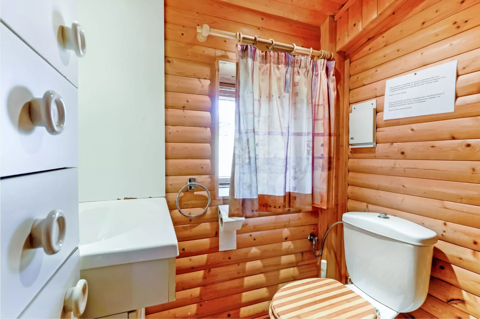 Les Bisons de l'Eden-Bathroom