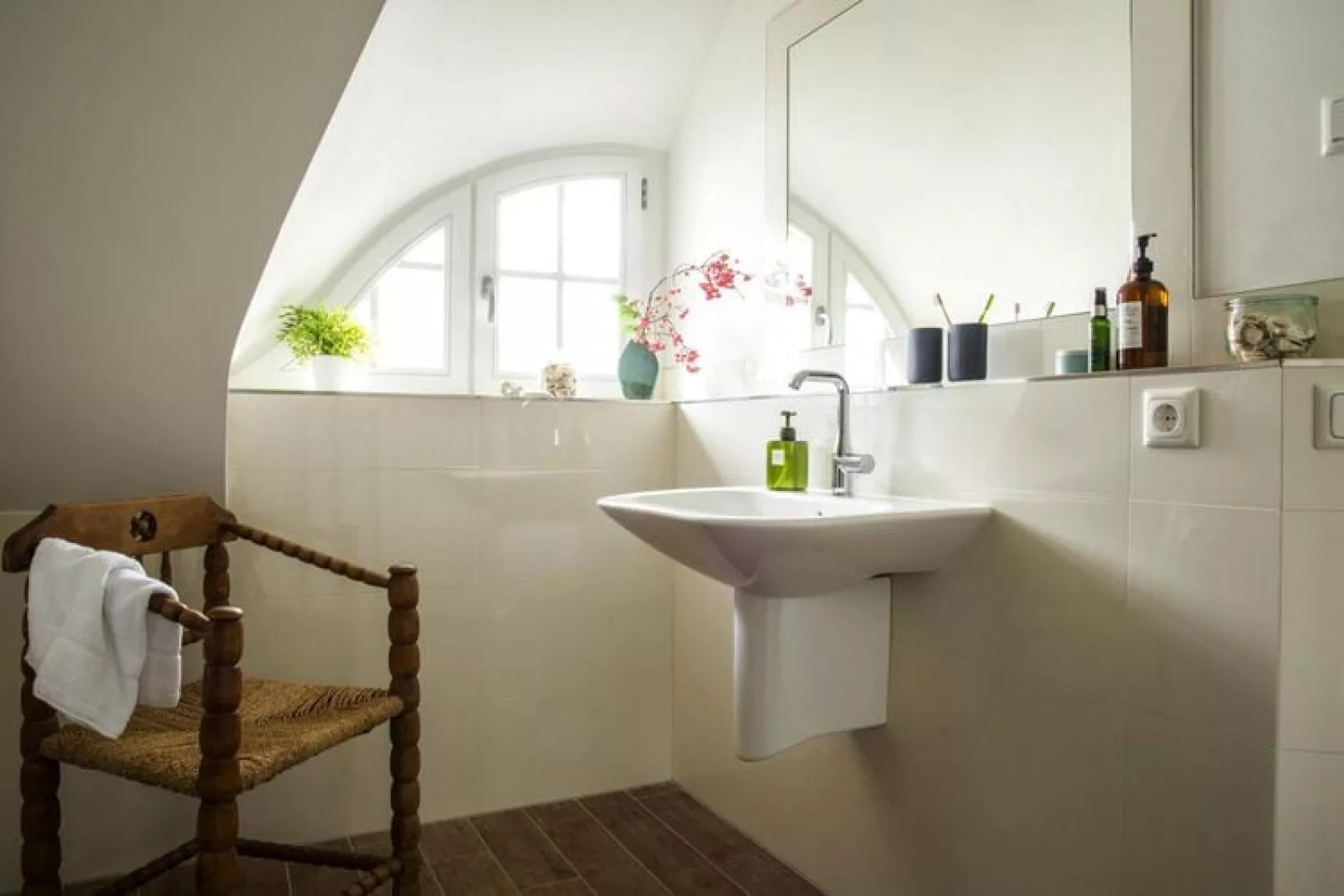 Haubenlerche 27-Bathroom