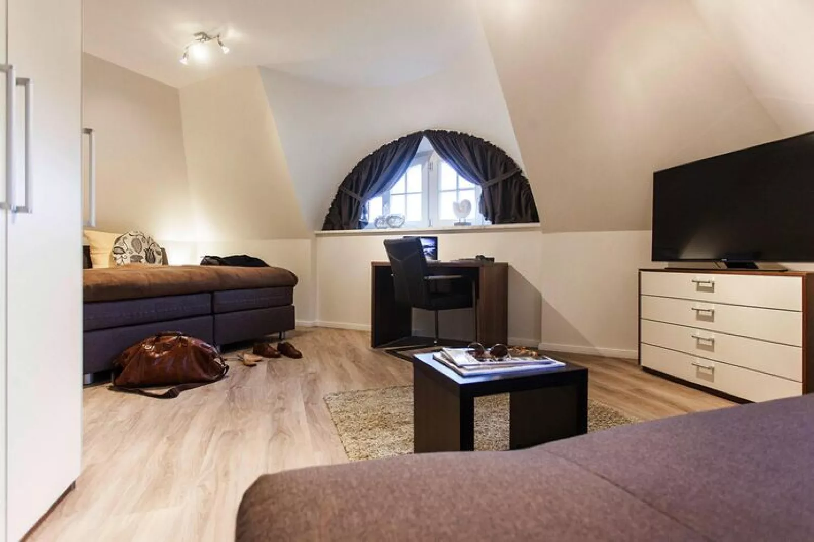 Haubenlerche 40-Bedroom