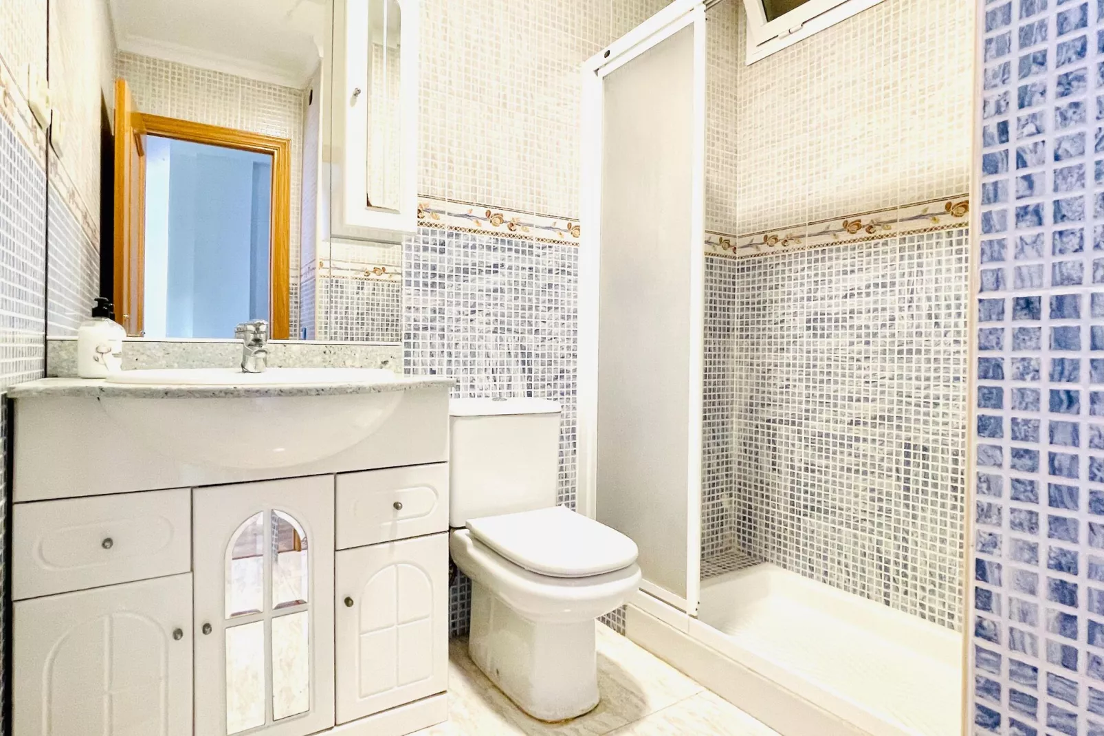 Espejo del Mar V-Bathroom