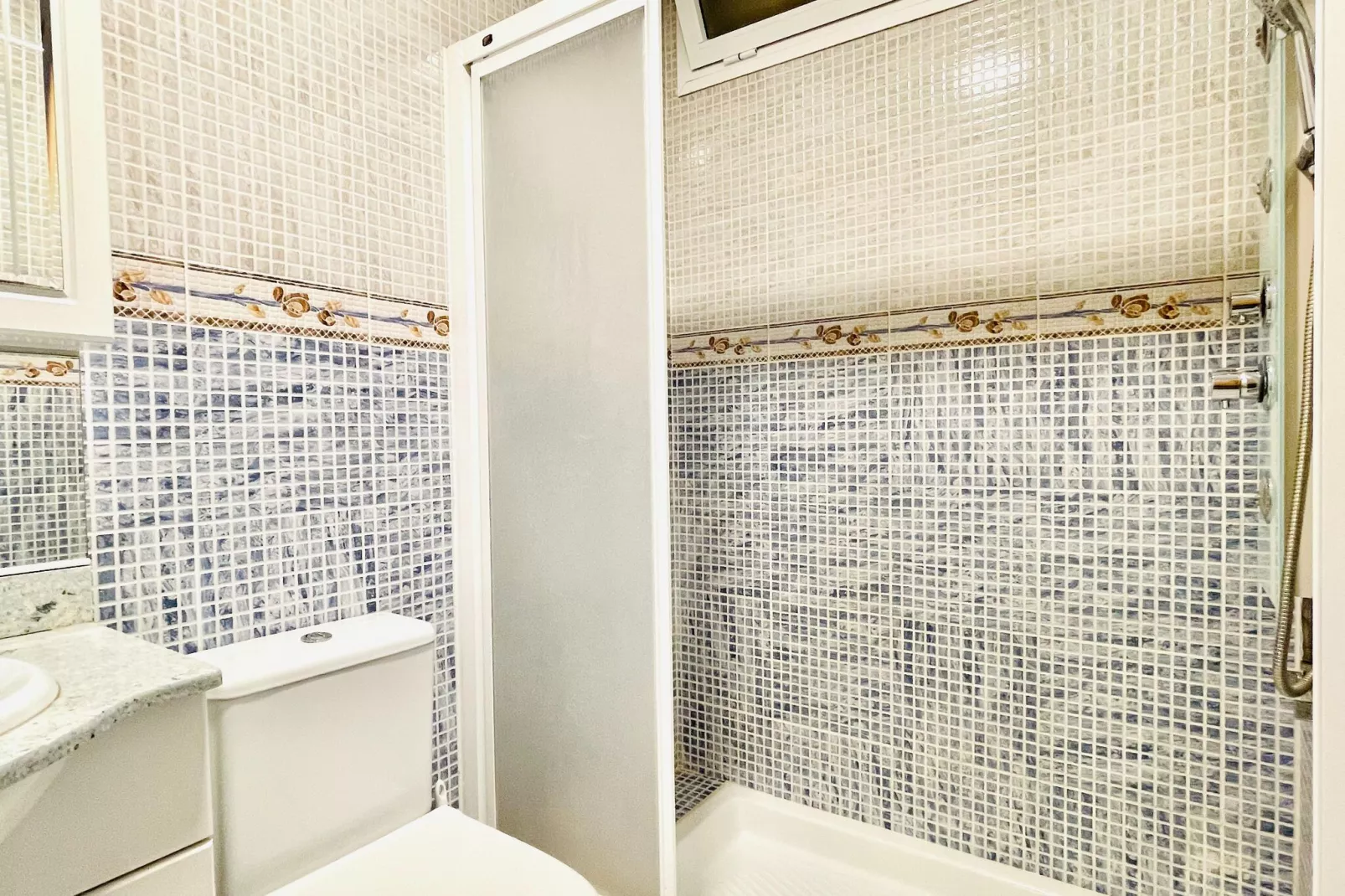 Espejo del Mar V-Bathroom