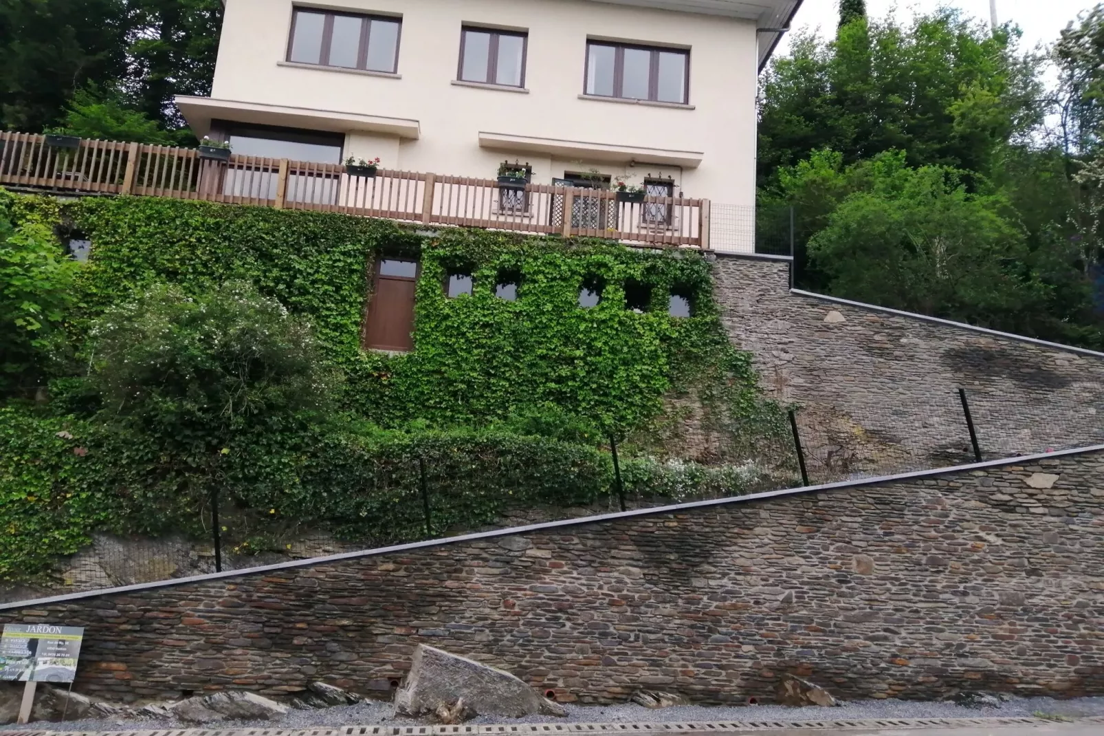La Rochoise-Exterior summer