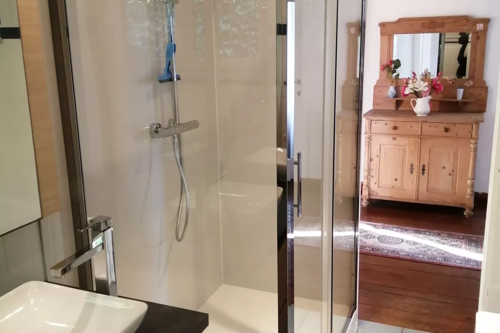La Rochoise-Bathroom