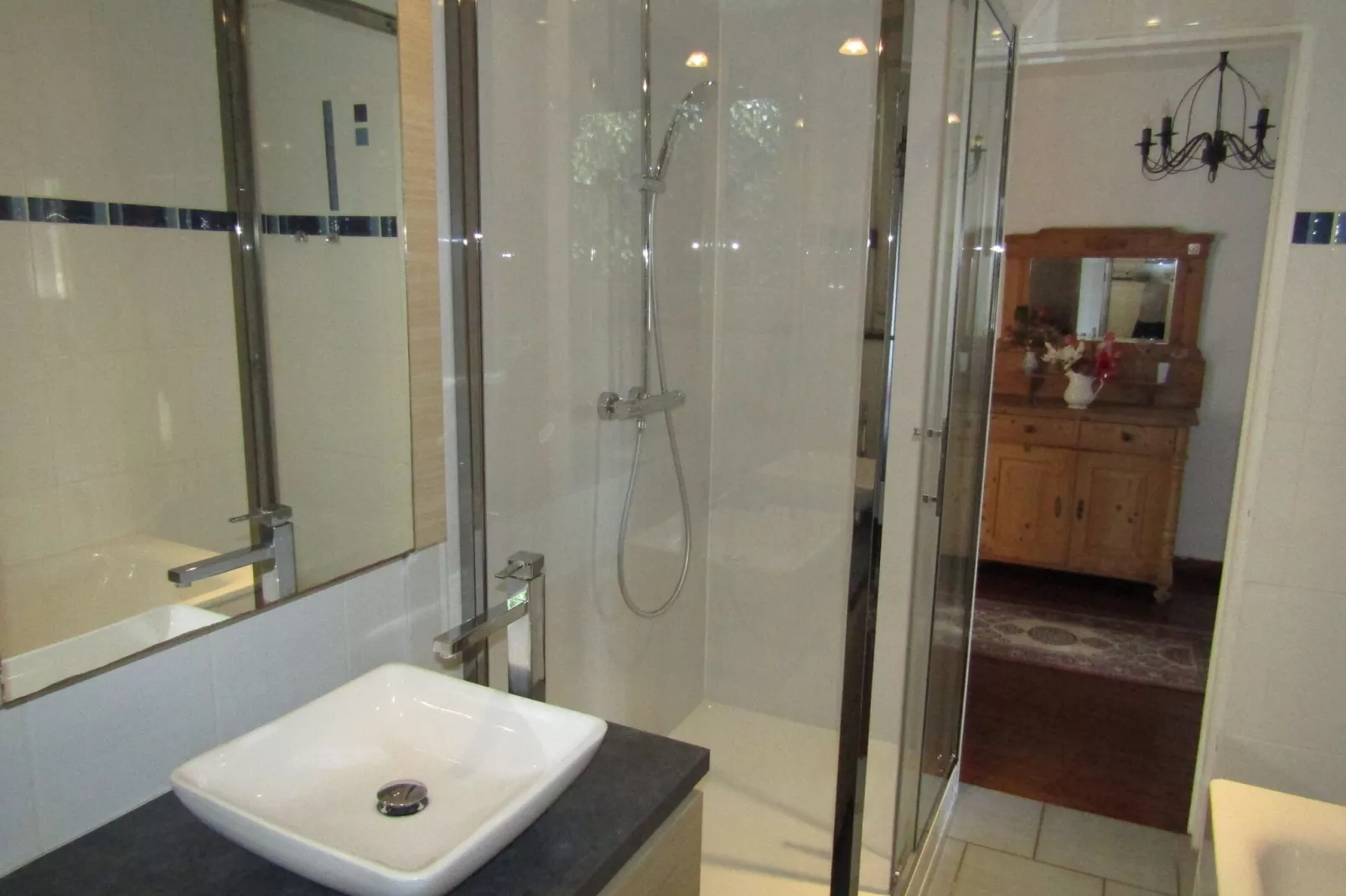 La Rochoise-Bathroom