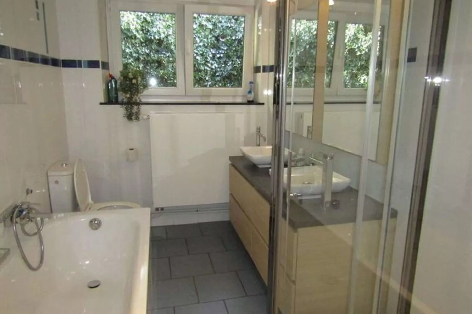 La Rochoise-Bathroom