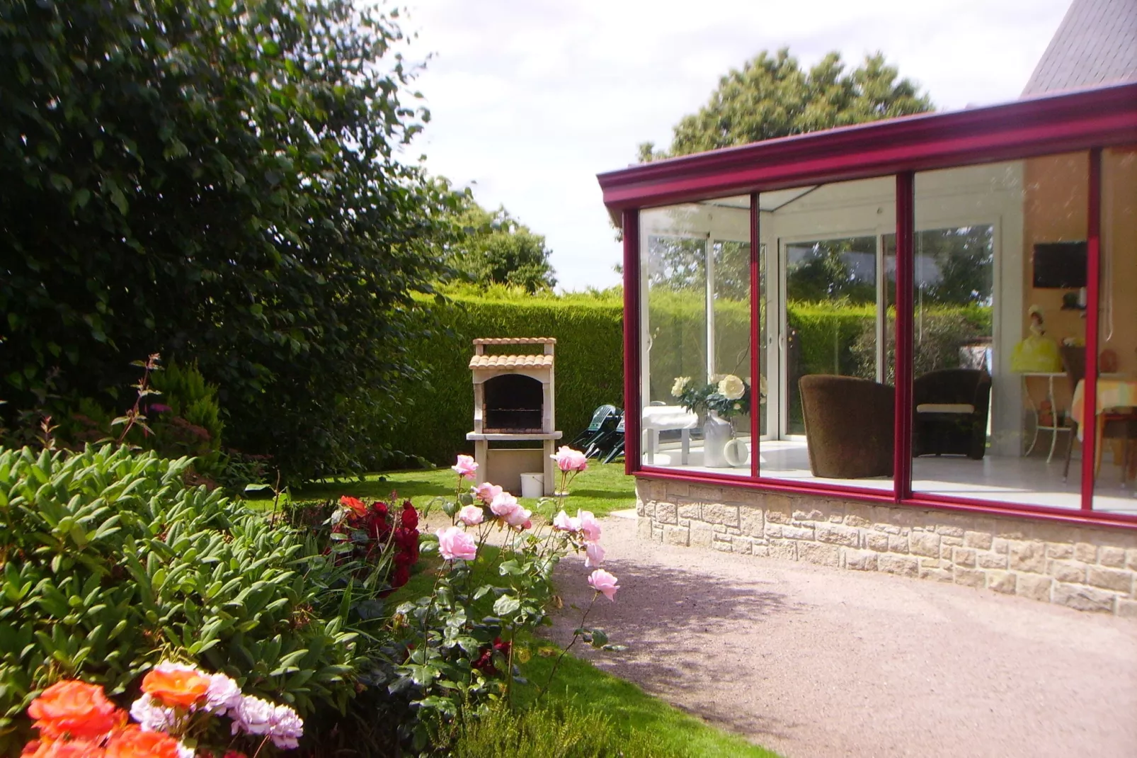 Belle maison bretonne-Jardin d'été