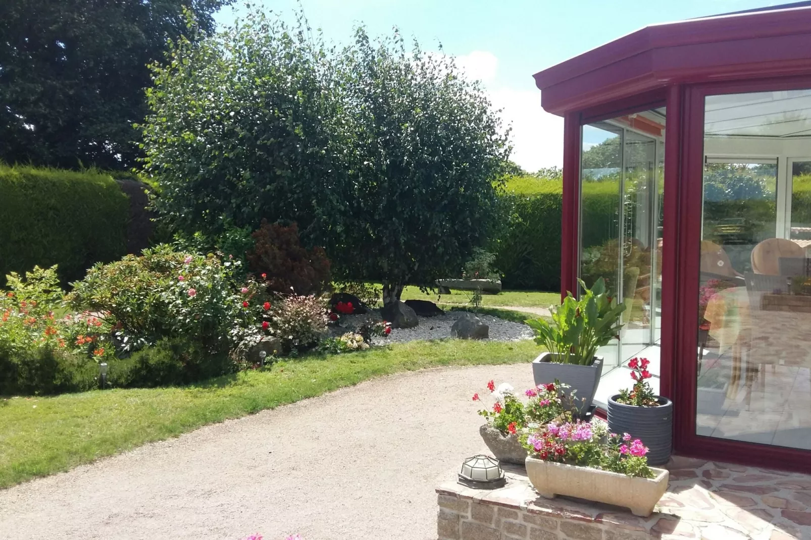 Belle maison bretonne-Jardin d'été