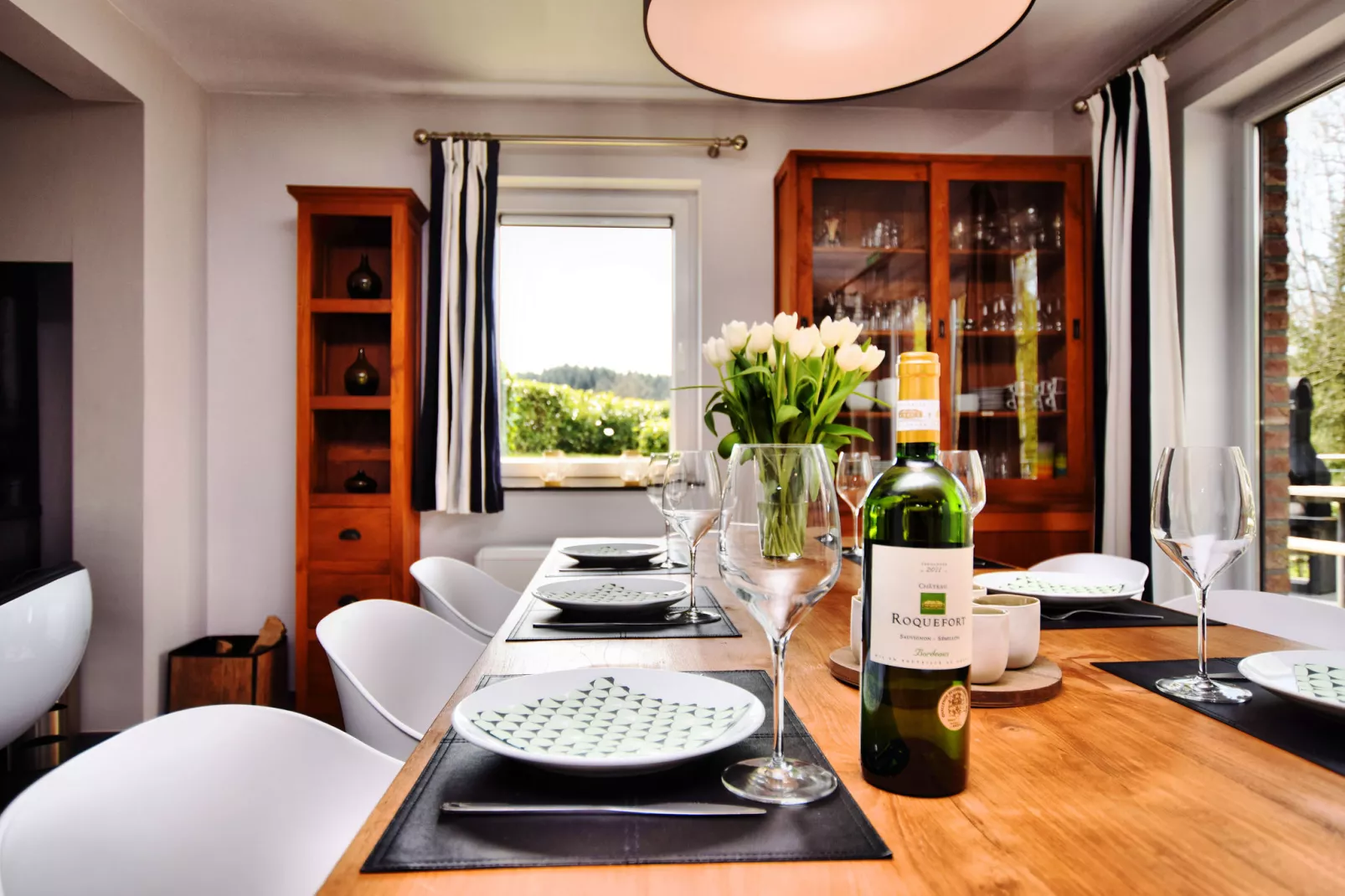 Ilona-Dining room