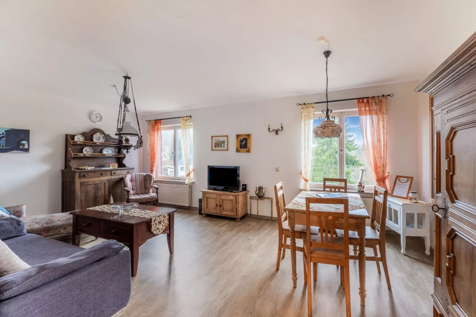 Burghof woning A-Dining room