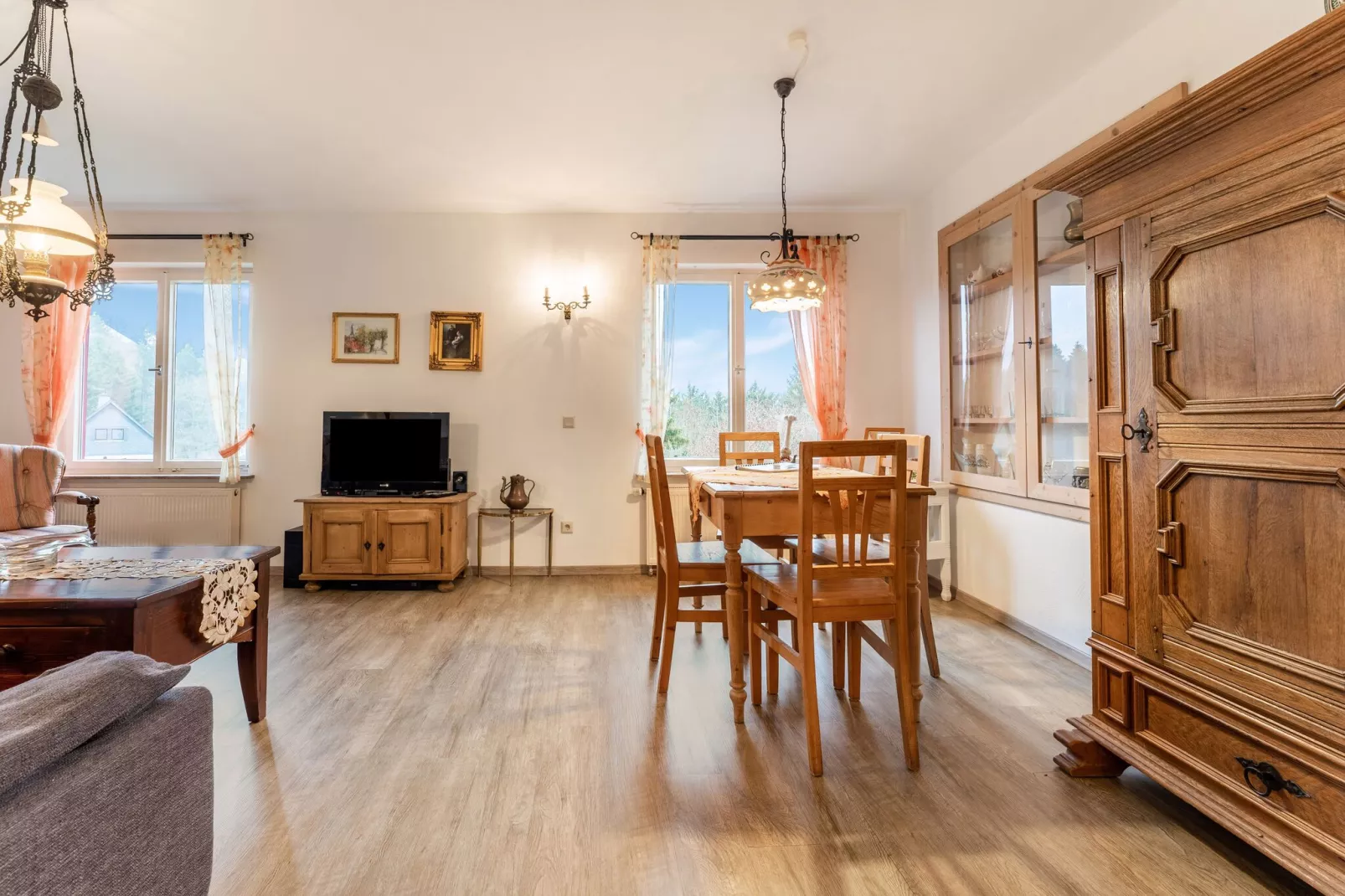 Burghof woning A-Dining room