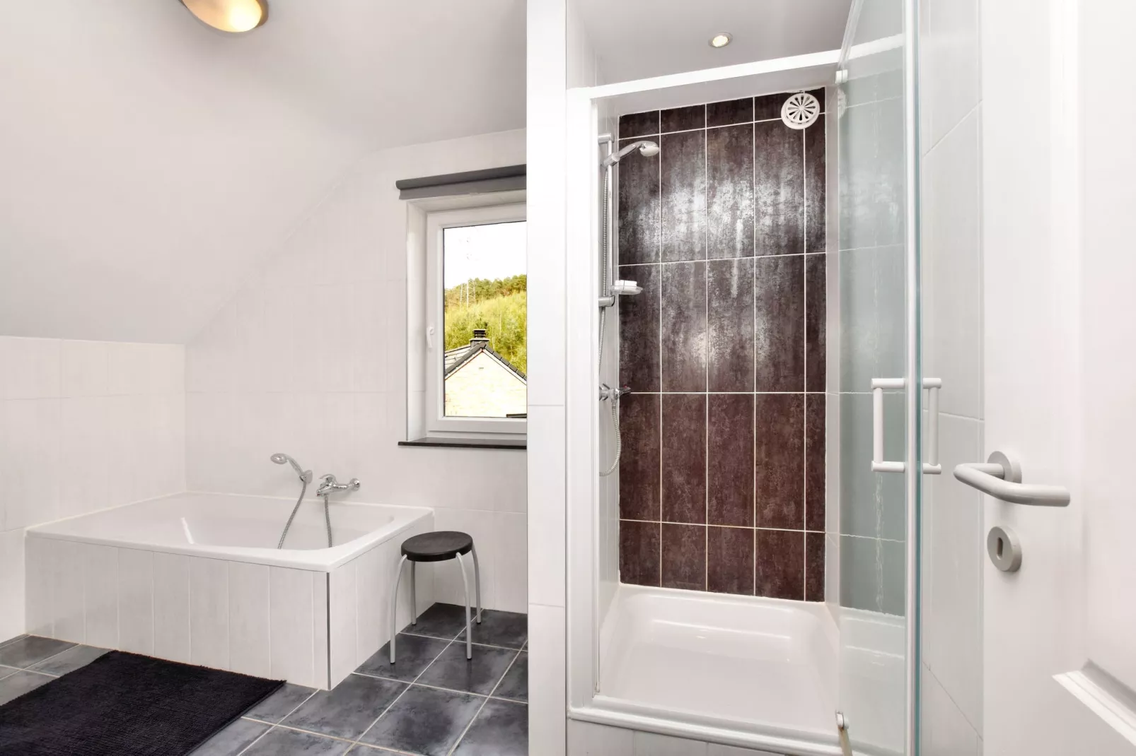 Ilona-Bathroom