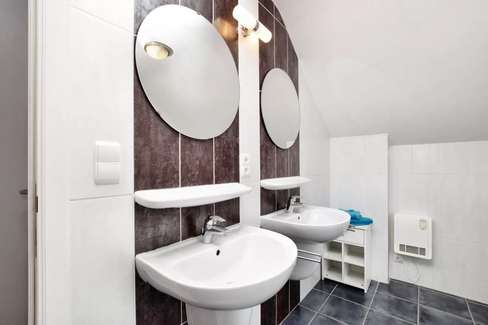 Ilona-Bathroom