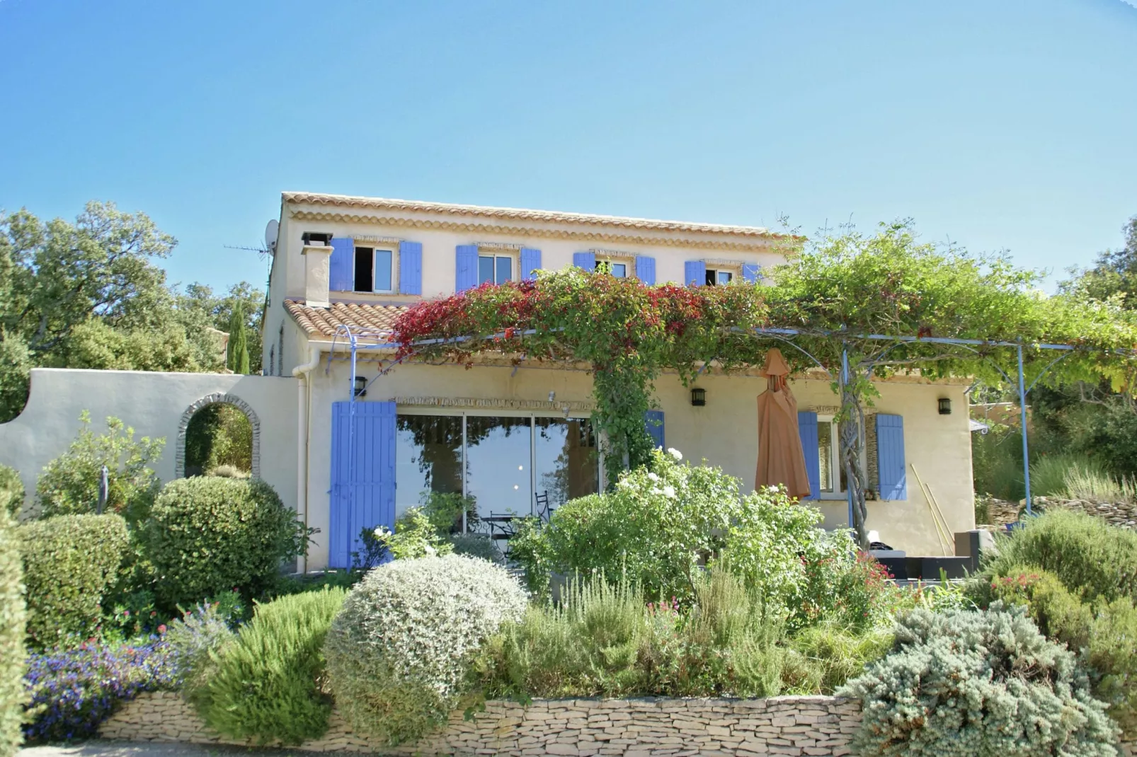 Villes sur Auzon-Exterior summer