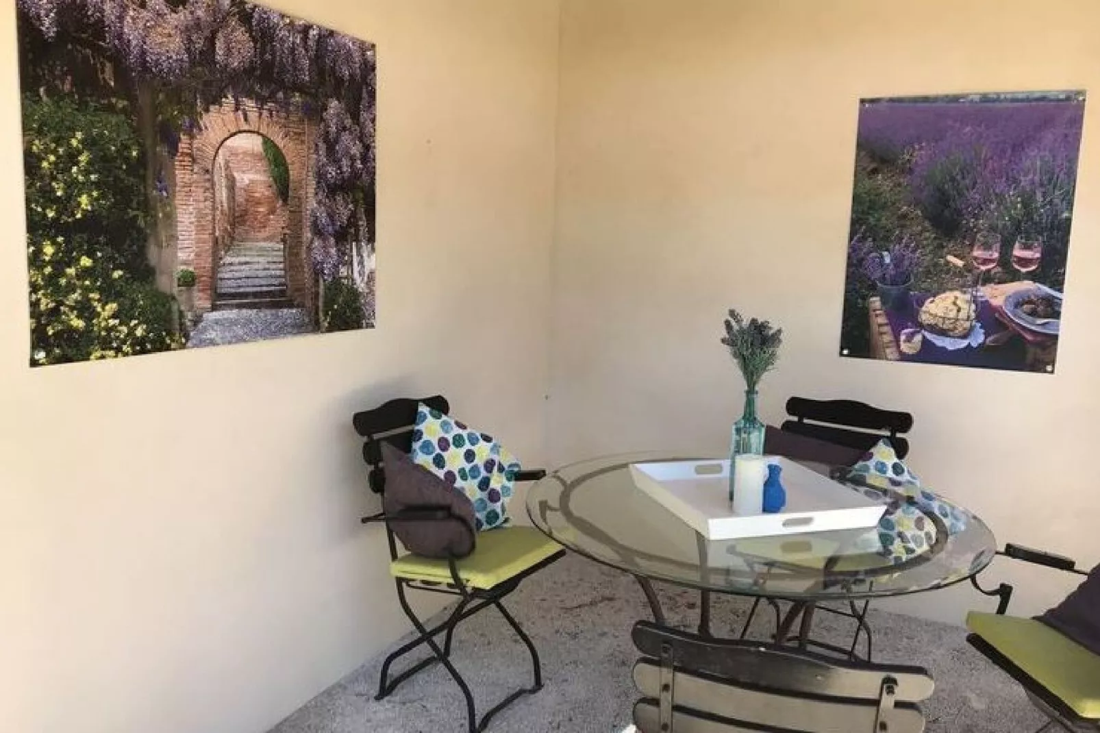 Villes sur Auzon-Dining room