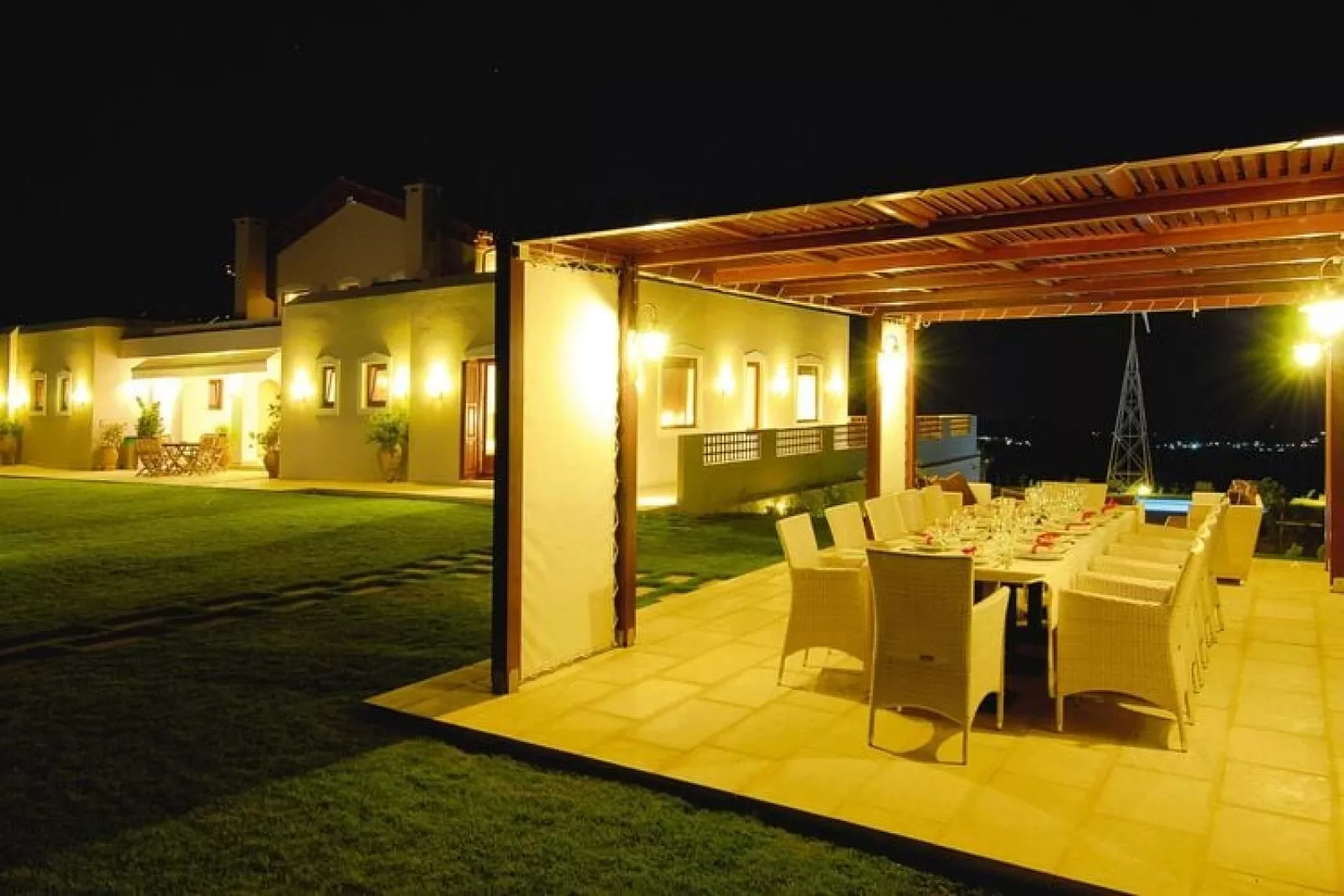 Villa, Choudetsi-Villa Selena, ca. 355 qm, 12 pax-Gärten Sommer