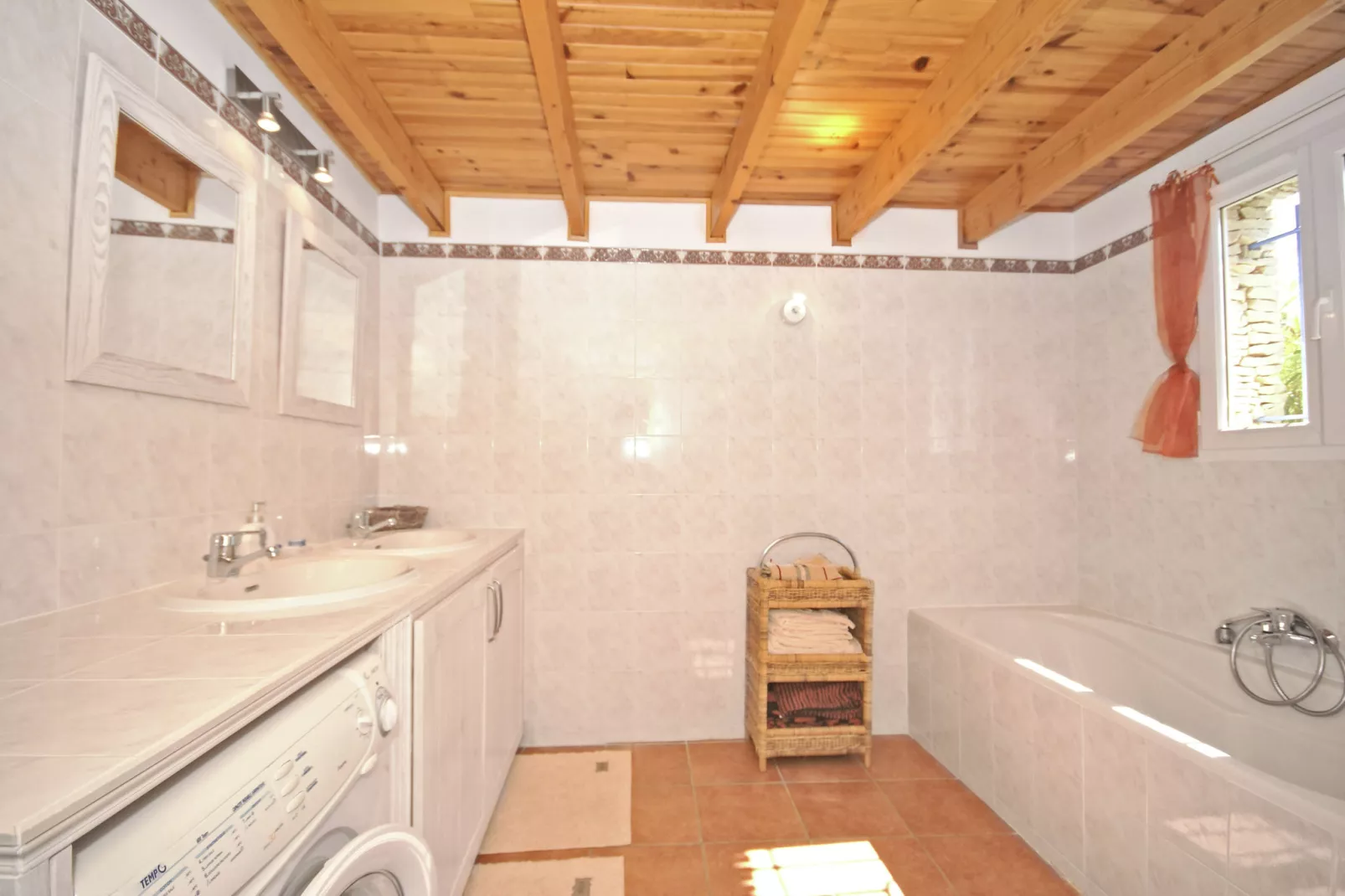 Villes sur Auzon-Bathroom