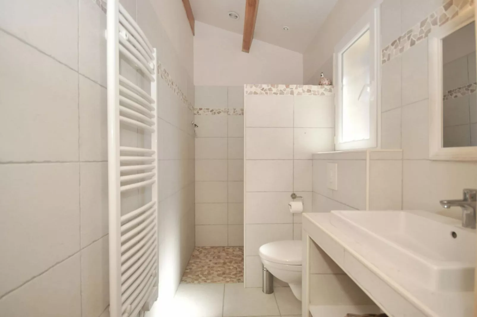 Villes sur Auzon-Bathroom