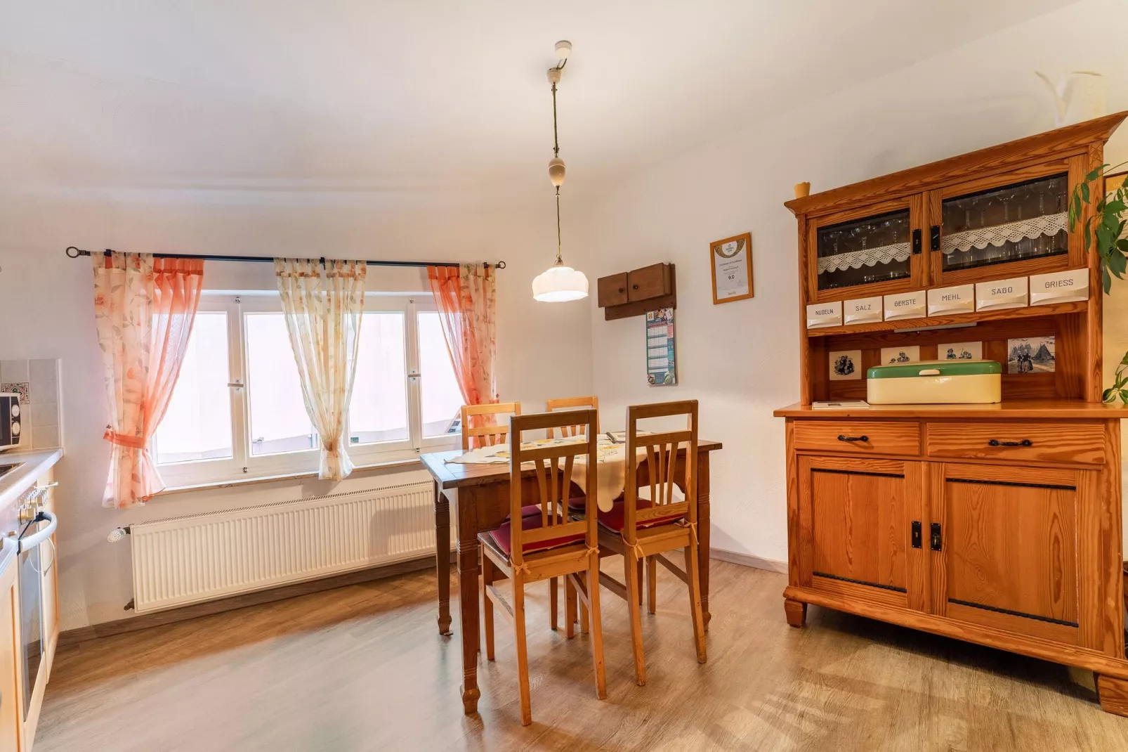 Burghof woning B-Dining room