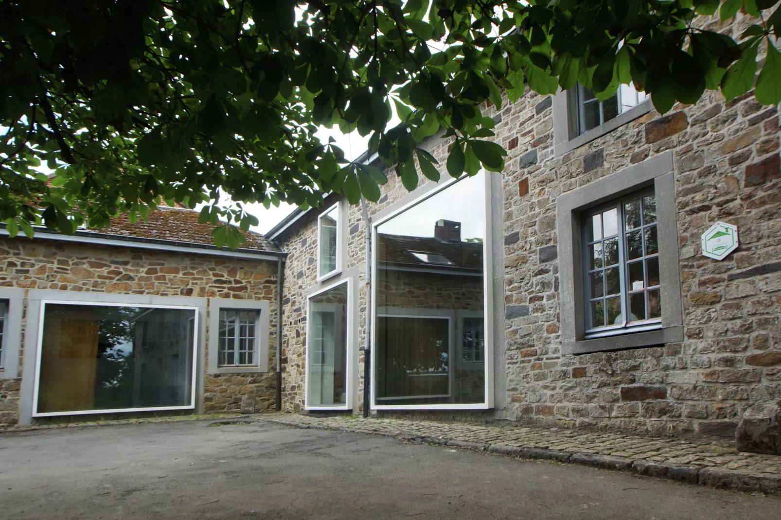 La Tour de Daverdisse-Exterior summer