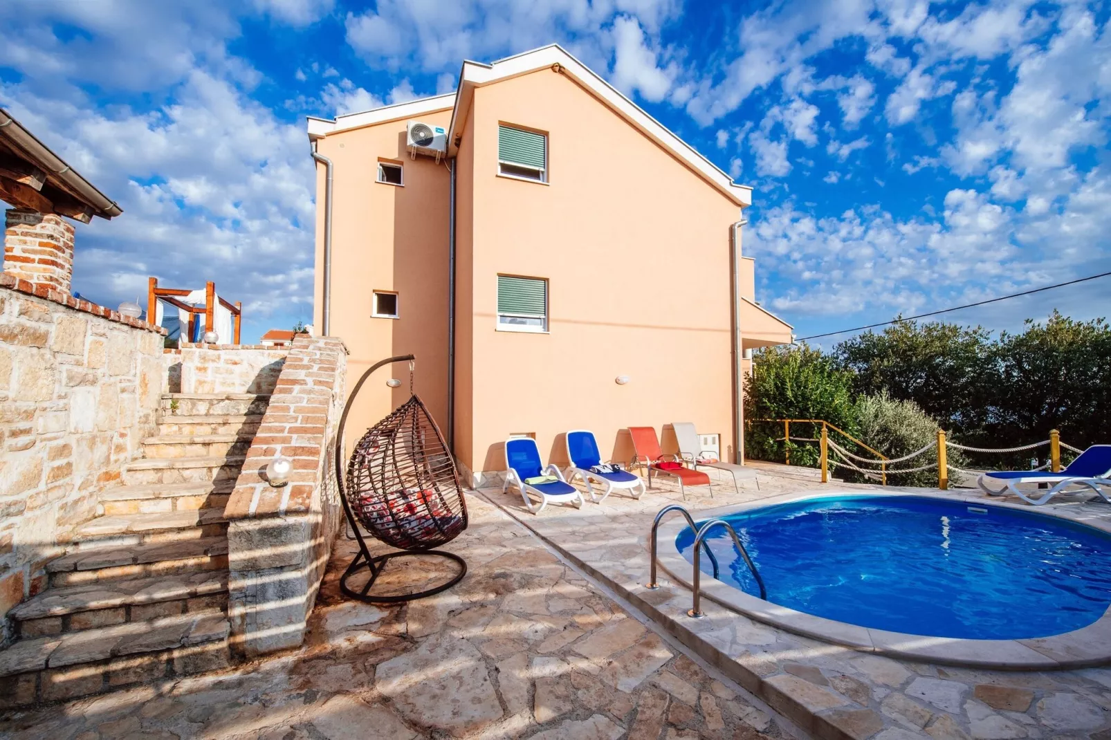 Holiday Home Zubak-Piscine