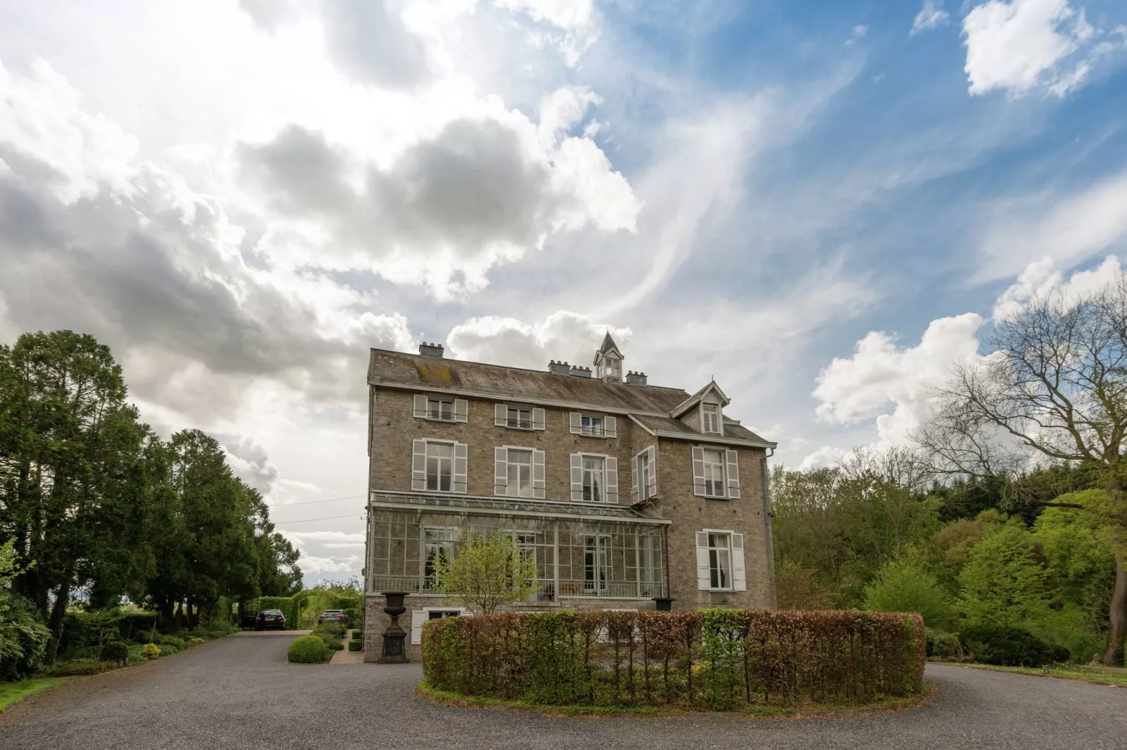 Chateau Vallez-Exterior summer