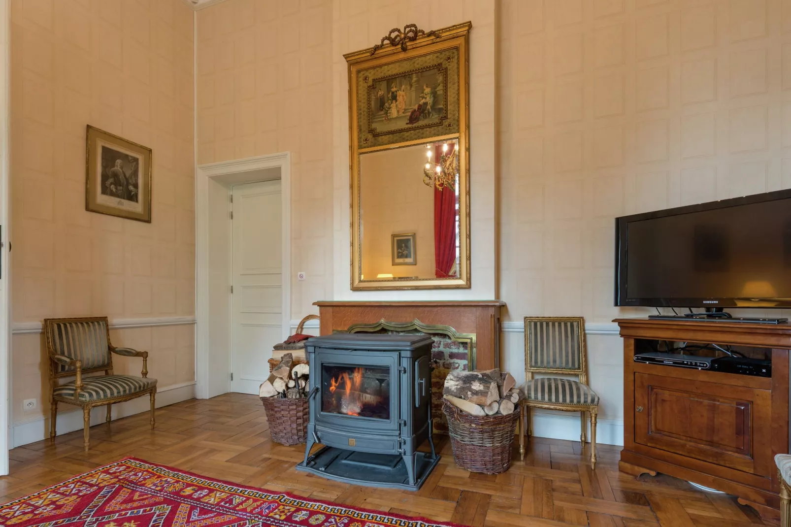 Chateau Vallez-Living room