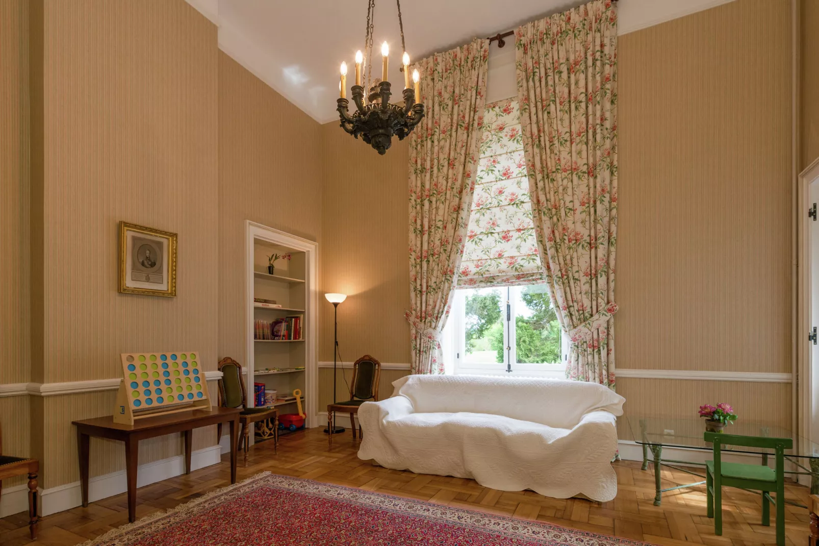 Chateau Vallez-Living room