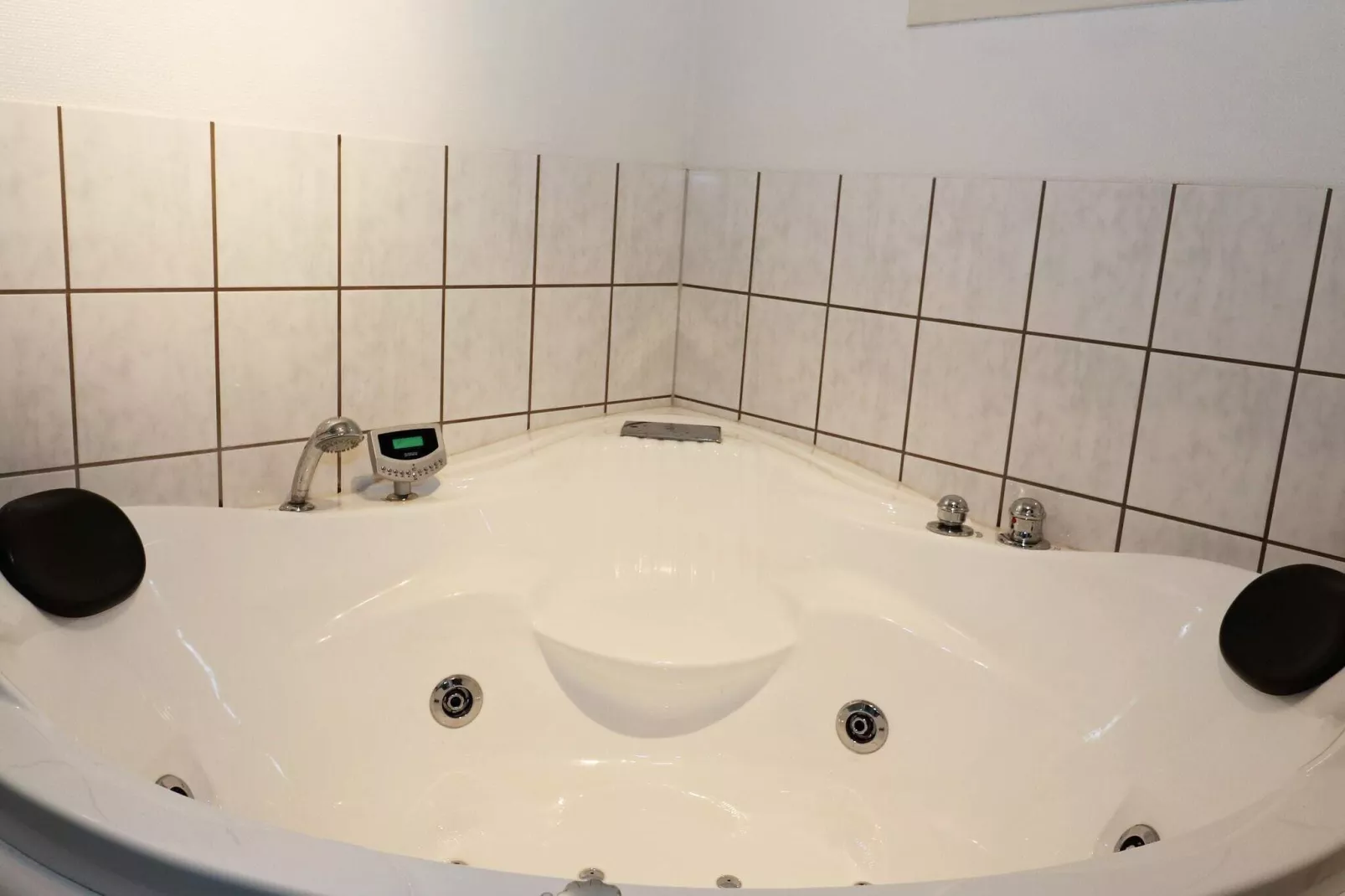 8 Personen Ferienhaus in Hadsund-Wellnessbereich
