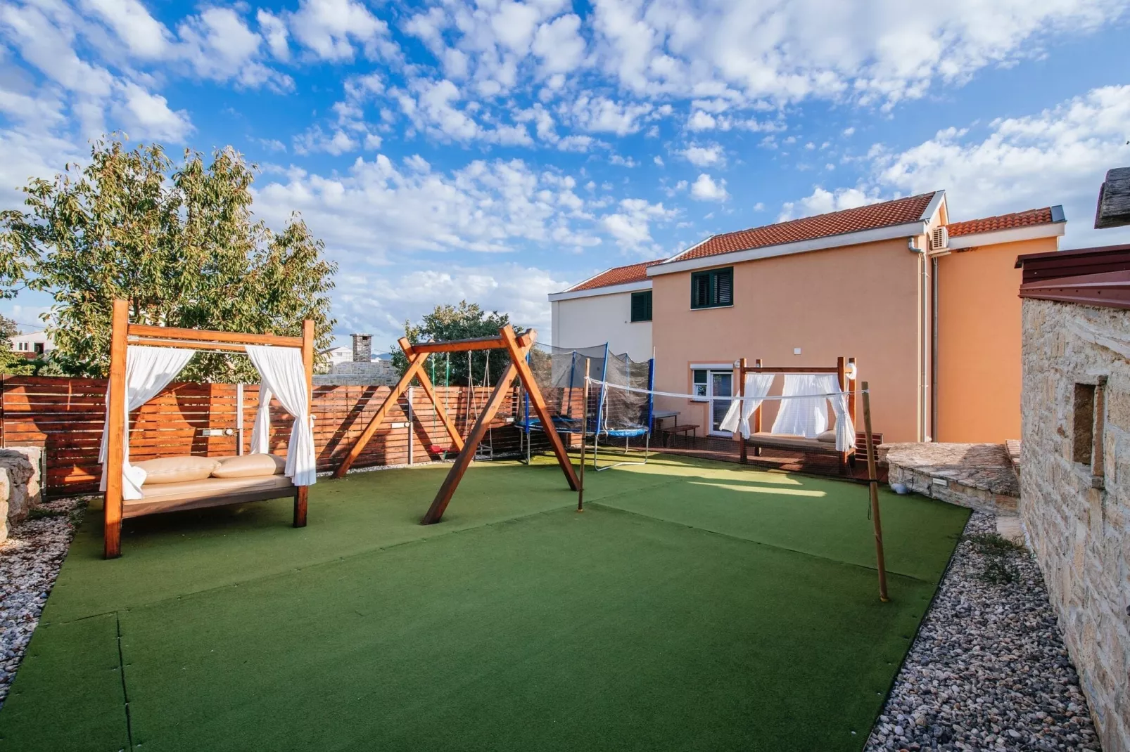 Holiday Home Zubak-Jardin d'été