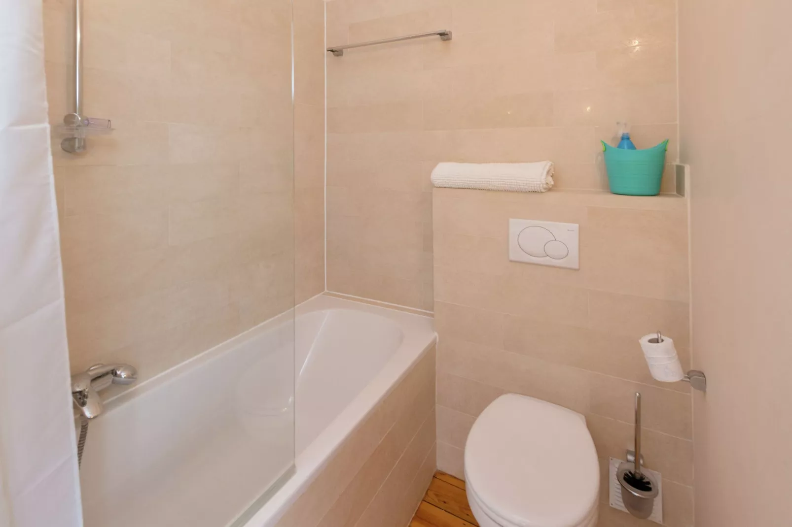 Chateau Vallez-Bathroom