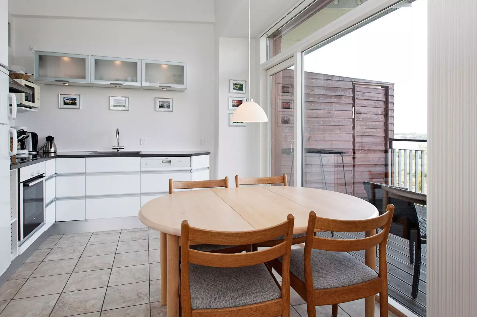 Flat w/view,main building-Innen