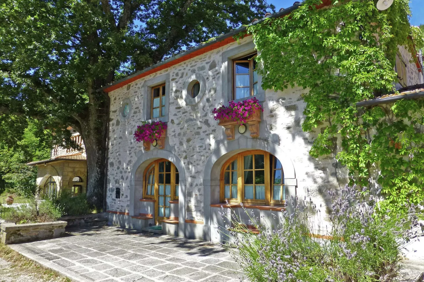 Gualtierottivilla-Exterior summer