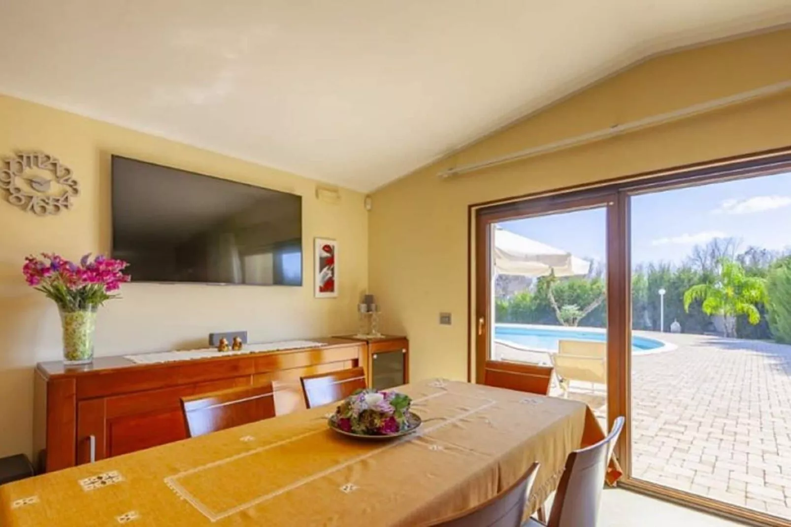 Villa Nereide-Dining room