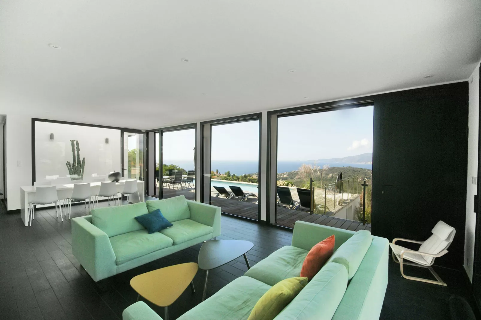 Seaview-Living room