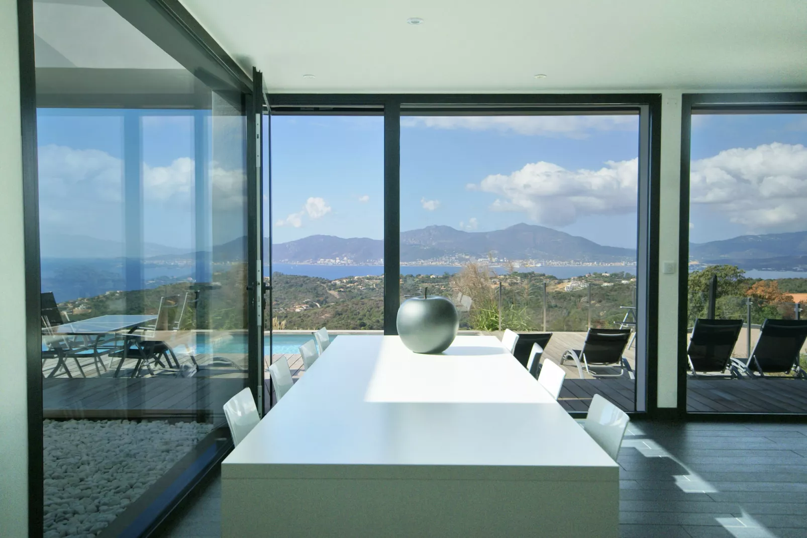 Seaview-Dining room
