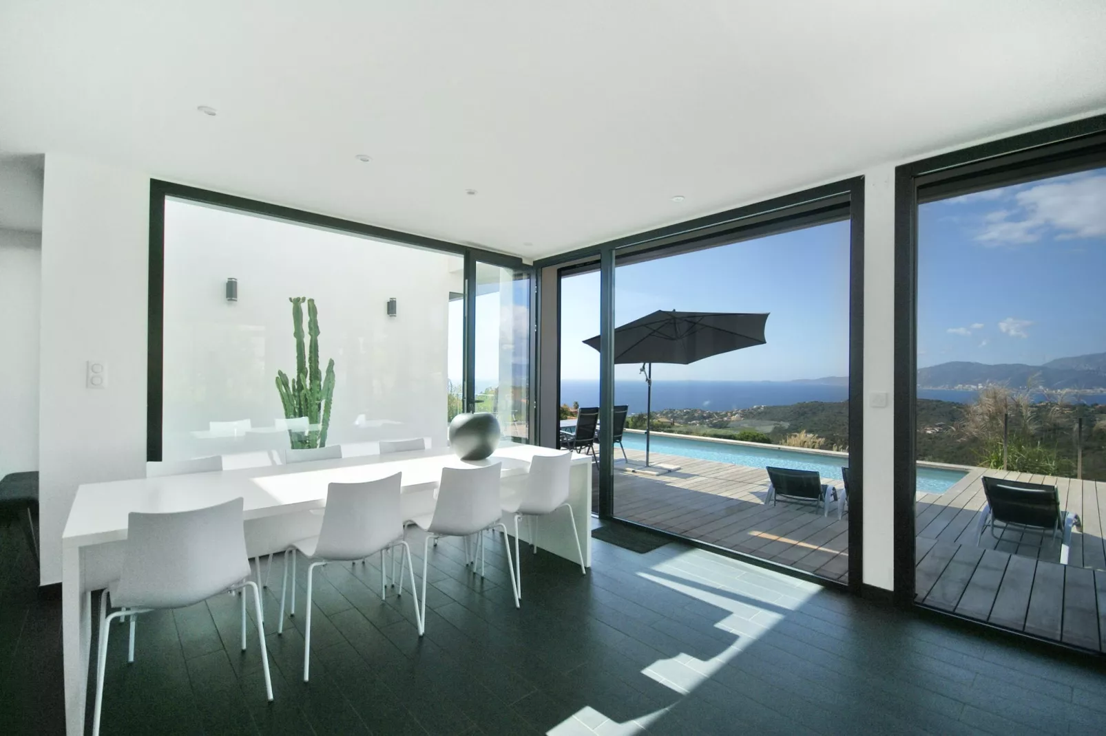 Seaview-Dining room