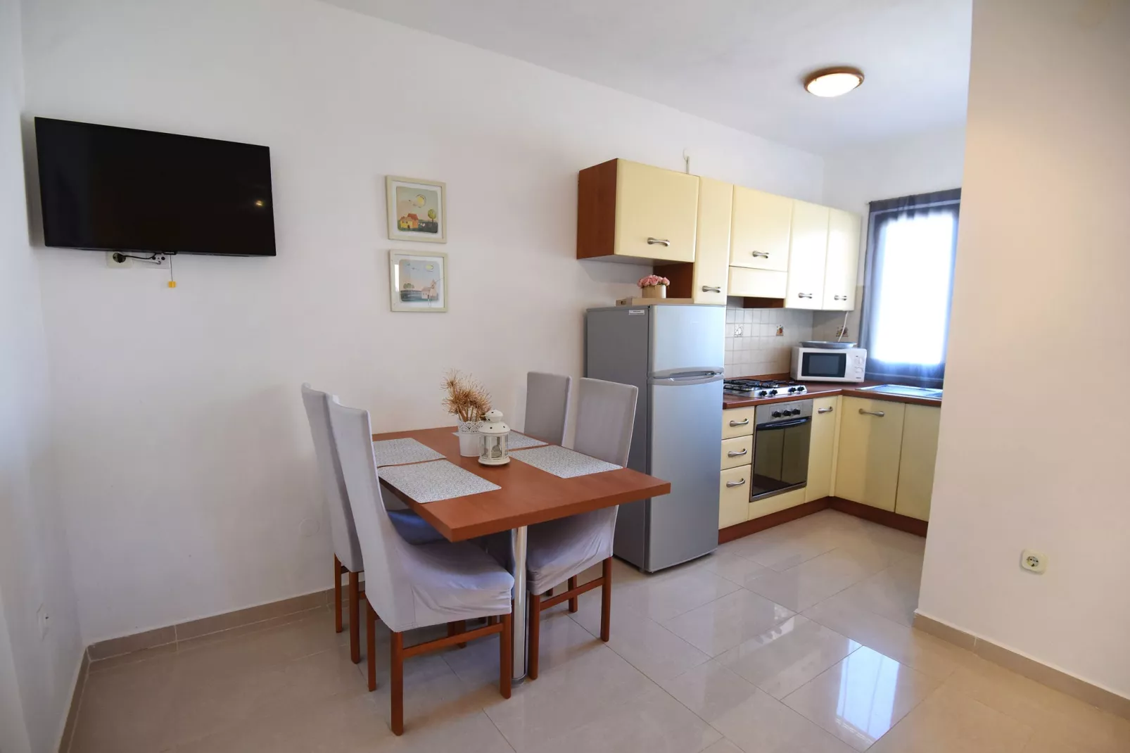 Waterfront apartment Danijela-Dining room