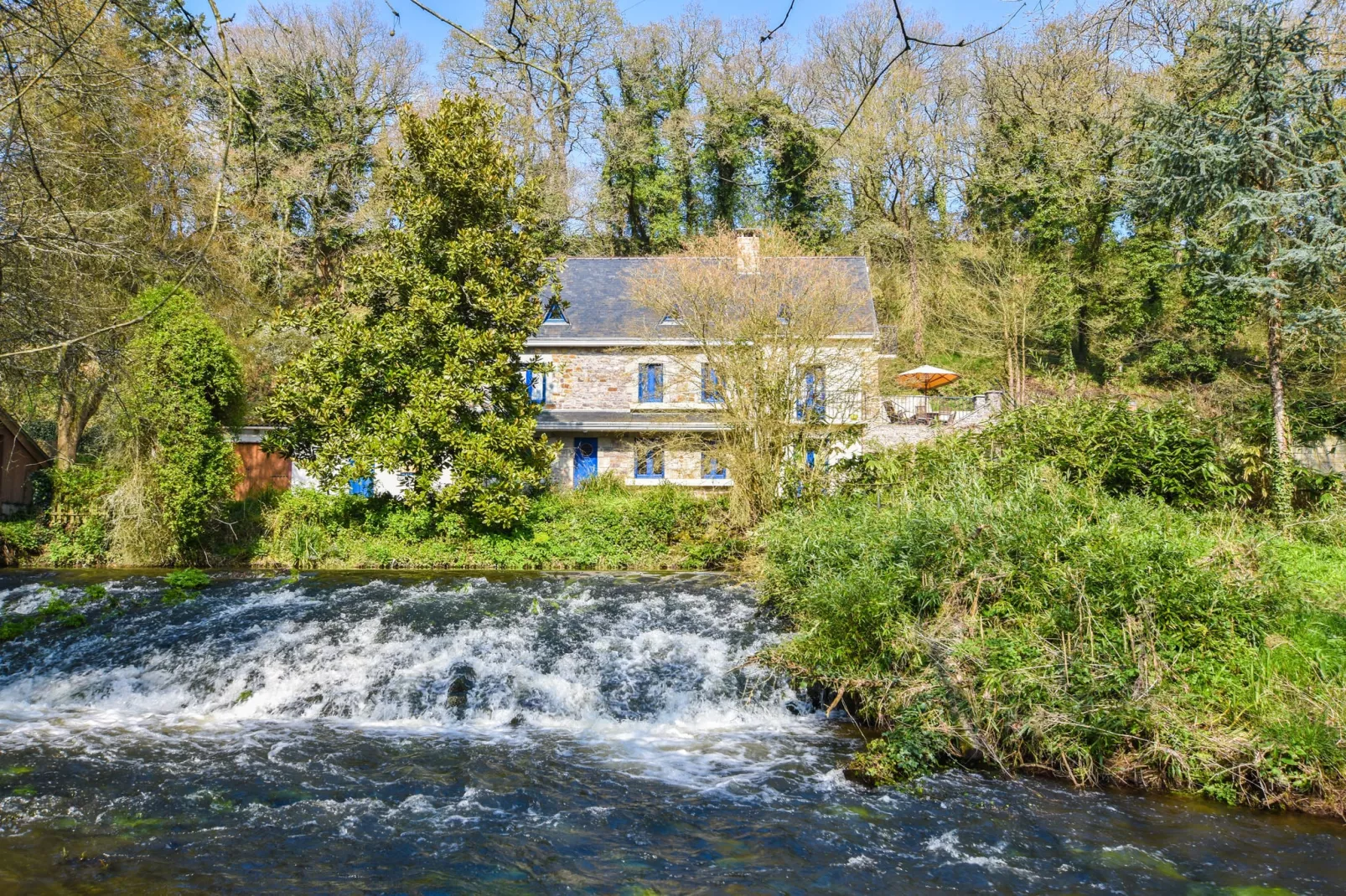 Moulin Bescond-Exterior summer
